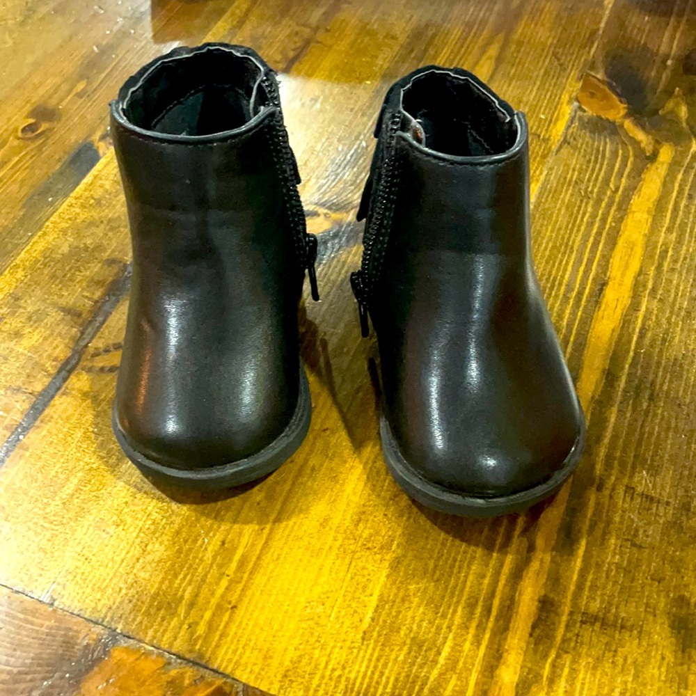 Baby girl black booties